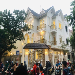 Cho thuê biệt thự căn góc Linh Đàm: 180m2, 4 tầng, 35tr