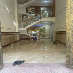 nhà đẹp khu nhà lầu huỳnh thị hai 4pn 3 máy lạnh ô tô vào nhà 