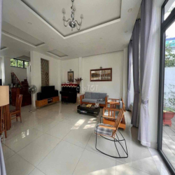 🚨LƯỚT QUA SẼ TIẾC! VILLA SÂN VƯỜN HIỆN ĐẠI!  KHU COMPOUND Q7! Ở VÀ VP