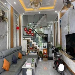 NHÀ 2 LẦU GIÁ TỐT - KDC CỮU LONG