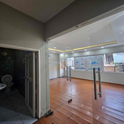 Cho thuê nguyên căn đường Nguyễn Đình Chiểu Q3 ( nhà mới , giá 40tr).