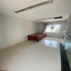 CHO THUÊ BIỆT THỰ SÂN VƯỜN 300M² – BÙI ĐÌNH TUÝ, BÌNH THẠNH GIÁ 2000$