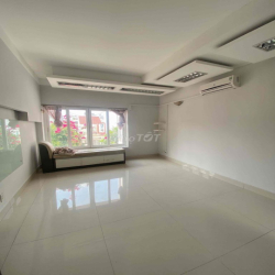 CHO THUÊ BIỆT THỰ SÂN VƯỜN 300M² – BÙI ĐÌNH TUÝ, BÌNH THẠNH GIÁ 2000$