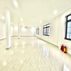 Cho thuê nhà Yên Thế, P.2, Q.TB, 7x18m, Trệt 4 Lầu, Thang Máy Giá 35tr