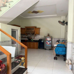 nhà 1 lầu 2 phòng ngủ.đường liên khu 45 