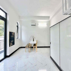 PHÒNG MỚI XÂY GIÁ TỐT FULL NỘI THẤT_BAN CÔNG_NGAY NGÃ TƯ PHÚ NHUẬN