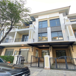 Cho thuê nhà khu compound Verosa Park trêt 2 lầu 3 phòng wc riêng