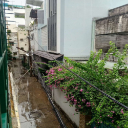 Gần sân bay, Gần chợ PVH  đường Lê Văn Sỹ.