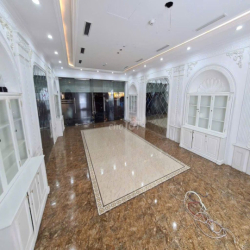 Nhà mặt phố Nguyễn Văn Huyên. DT 70m2 x 6 tầng thông, Thang Máy, Mt 6m