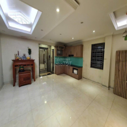 Nhà mặt phố Nguyễn Văn Huyên. DT 70m2 x 6 tầng thông, Thang Máy, Mt 6m