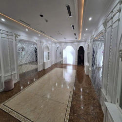 Nhà mặt phố Nguyễn Văn Huyên. DT 70m2 x 6 tầng thông, Thang Máy, Mt 6m