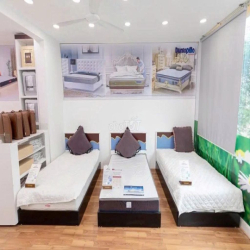 Nhà mặt phố Nguyễn Khang rộng 70m xây 4 tầng vỉa hè rộng kinh doanh
