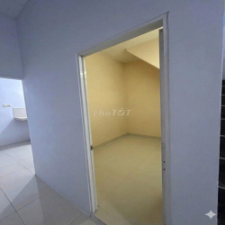 Nhà 5x14, 1 lầu 1 trệt, 3 phòng ngủ, 2 toilets, 3 hộ ở thoải mái.