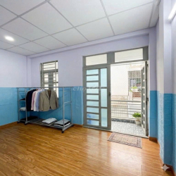 Nhà 5x14, 1 lầu 1 trệt, 3 phòng ngủ, 2 toilets, 3 hộ ở thoải mái.