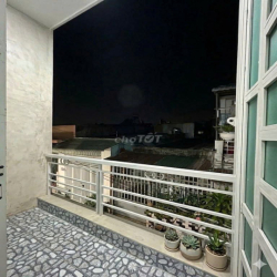 Nhà 5x14, 1 lầu 1 trệt, 3 phòng ngủ, 2 toilets, 3 hộ ở thoải mái.