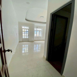 NHÀ HẺM XE HƠI ĐẬU CỬA RỘNG RÃI 4PN