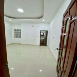 NHÀ HẺM XE HƠI ĐẬU CỬA RỘNG RÃI 4PN