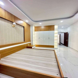 nhà mới xây đẹp y hình 4 x 18 có 5pn 5wc sân thượng full nội thất