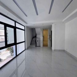 TÒA NHÀ VĂN PHÒNG NGANG 10M▪️HẦM TRỆT LỬNG 4 LẦU▪️ VỊ TRÍ ĐẸP