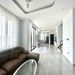 CHO THUÊ NHÀ Ở KINH DOANH LÔ GÓC CÓ SÂN 4 PHÒNG NGỦ KHU MỸ GIA