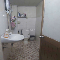 CHO THUÊ NHÀ 3 TẦNG Q.1 DTSD 75M2 GIÁ 10 TR. NT TIỆN NGHI NGAY TT