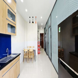 Cho thuê căn hộ 2PN đẹp nguyên tầng 75m2, mới hoàn thiện, có thang máy