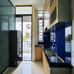 Cho thuê căn hộ 2PN đẹp nguyên tầng 75m2, mới hoàn thiện, có thang máy