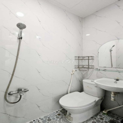 Cho thuê căn hộ 2PN đẹp nguyên tầng 75m2, mới hoàn thiện, có thang máy