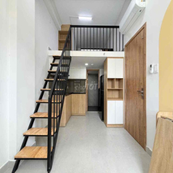 DUPLEX GÁC CAO 1m5_ SÁT GA METRO BẾN THÀNH _ NGAY CẦU ÔNG LÃNH,FULL NT