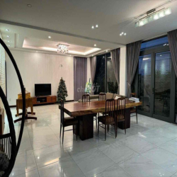 Biệt thự sau lưng ViVo thích hợp ở + cty sẵn nội thất. Giá 60tr/th.