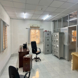 Kho xưởng 400 m² có hệ thống báo cháy, trong KDC Ngân Thuận