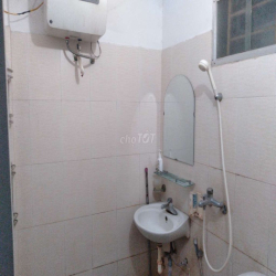 Phòng trọ 20m2, đường La Thành, phường Ô Chợ Dừa