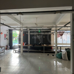Kho xưởng 400 m² có hệ thống báo cháy, trong KDC Ngân Thuận