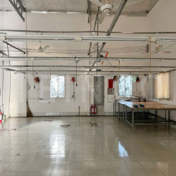 Kho xưởng 400 m² có hệ thống báo cháy, trong KDC Ngân Thuận