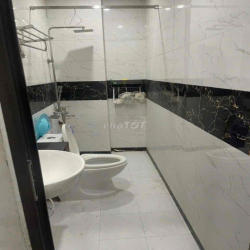 Cần cho   thuê nhà nguyên căn phố Bát Khối long biên, vị trí gần ô tô