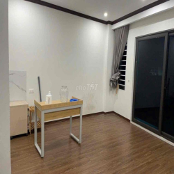 Cần cho   thuê nhà nguyên căn phố Bát Khối long biên, vị trí gần ô tô