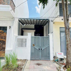 CHO THUÊ NHÀ TRỆT 2PN NỘI THẤT KDC HỒNG LOAN ĐỐI DIỆN BẾN XE TRUNG TÂM