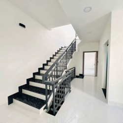 Nhà 1 Trệt 2 Lầu Sân Thượng 3PN Hẻm Xe Hơi Đường Số Lâm Văn Bền