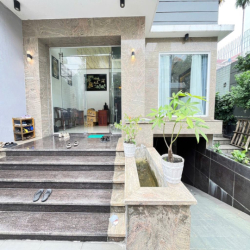 Cho thuê biệt thự mới 50 triệu, 10x 20m ,3 tấm + Hầm mặt tiền đường 19