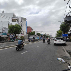 20 triệu  Mặt tiền đường Lê Văn Quới quận Bình Tân gần ngã tư bốn xã