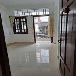 nhà cho thuê ngyên căn p3q8