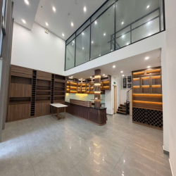 Cho thuê 𝐒𝐇𝐎𝐏𝐇𝐎𝐔𝐒𝐄 𝐓𝐇𝐔̛𝐎̛𝐍𝐆 𝐌𝐀̣𝐈 𝐌𝐈𝐋𝐋𝐄𝐍𝐍𝐈𝐔𝐌 𝟕𝟎𝐦𝟐 + 𝟐𝟎𝐦𝟐 𝐓𝐚̂̀𝐧𝐠 𝐋𝐮̛̉𝐧𝐠