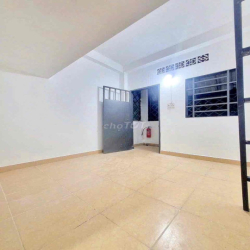 phòng trọ giá rẻ có máy lanh,ban công ,gác,máy giăt , ngay p văn chieu