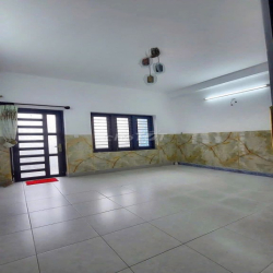 Cho thuê nhà cực đẹp đối diện trường công nghiệp thực phẩm: 4 x 13 M 