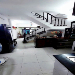Cho thuê nhà cực đẹp đối diện trường công nghiệp thực phẩm: 4 x 13 M 