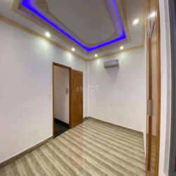 CHO THUÊ NHÀ HẺM XE HƠI 4PN 4WC SẴN MÁY LANH 549 LÊ VĂN THỌ