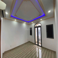 CHO THUÊ NHÀ HẺM XE HƠI 4PN 4WC SẴN MÁY LANH 549 LÊ VĂN THỌ