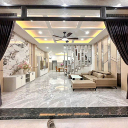 NHÀ ĐẸP MỚI KENG, TRỆT, 4 LẦU, 5PN, FULL NỘI THẤT CAO CẤP 