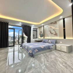 NHÀ ĐẸP MỚI KENG, TRỆT, 4 LẦU, 5PN, FULL NỘI THẤT CAO CẤP 