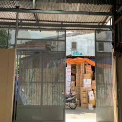 Dạ em có Kho 200m2 và 300m2 xe Tải vào đến nơi,có điện 3 Pha